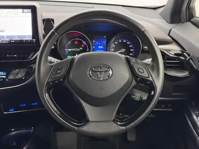 トヨタ Ｃ－ＨＲ G LEDエディション 三重県 2018(平30)年 5.7万km ホワイトパールクリスタルシャイン ハイブリッド/FF/フロアCVT/ALPINE 9インチナビ『ビッグX』 X9Z/（CD/DVD/TV/SD/SDREC/RADIO/USB/Bluetooth/HDMI/外部入力）/バックカメラ/モデリスタエアロ（F/S/R下）/ビルトイン ETC/Toyota Safety Sense/・プリクラッシュセーフティ［PCS］/・レーンディパーチャーアラート［LDA］（操舵支援あり）/・オートハイビーム［AHB］/・レーダークルコン（全車速追従機能付）/・クリアランスソナー＆バックソナー/・ブラインドスポットモニター［BSM］/・先行車発進告知機能/装備/・ハーフレザーシート/・シートヒーター（D/N）/・運転席電動ランバーサポート/・左右独立オートエアコン/・オートライト/・LED ヘッドランプ＆フロントフォグランプ/・ステアリングスイッチ/・雨滴感応式フロントワイパー/・電子パーキングブレーキ＆ブレーキホールド/・自動防眩ルームミラー/・社外16inAW/・スマートキーx1、リモコンエンジンスターターx1/など