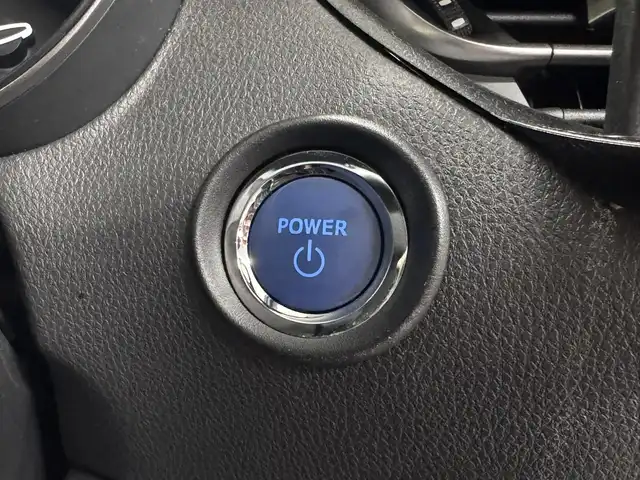 トヨタ Ｃ－ＨＲ G LEDエディション 三重県 2018(平30)年 5.7万km ホワイトパールクリスタルシャイン ハイブリッド/FF/フロアCVT/ALPINE 9インチナビ『ビッグX』 X9Z/（CD/DVD/TV/SD/SDREC/RADIO/USB/Bluetooth/HDMI/外部入力）/バックカメラ/モデリスタエアロ（F/S/R下）/ビルトイン ETC/Toyota Safety Sense/・プリクラッシュセーフティ［PCS］/・レーンディパーチャーアラート［LDA］（操舵支援あり）/・オートハイビーム［AHB］/・レーダークルコン（全車速追従機能付）/・クリアランスソナー＆バックソナー/・ブラインドスポットモニター［BSM］/・先行車発進告知機能/装備/・ハーフレザーシート/・シートヒーター（D/N）/・運転席電動ランバーサポート/・左右独立オートエアコン/・オートライト/・LED ヘッドランプ＆フロントフォグランプ/・ステアリングスイッチ/・雨滴感応式フロントワイパー/・電子パーキングブレーキ＆ブレーキホールド/・自動防眩ルームミラー/・社外16inAW/・スマートキーx1、リモコンエンジンスターターx1/など