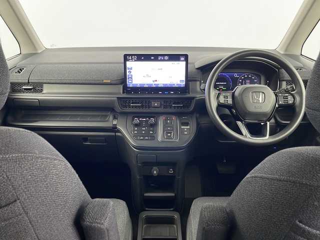 ホンダ ステップワゴン eHEV エアー 埼玉県 2022(令4)年 4万km クリスタルブラックパール 純正ナビ（Ｂｌｕｅｔｏｏｔｈ・ＳＤ・ＤＶＤ・ＣＤ・ＵＳＢ・ＴＶ）/前後ドライブレコーダー/全方位カメラ/ビルトインＥＴＣ/両側パワースライドドア/衝突軽減ブレーキ/先行車発進お知らせ機能/標識認識機能/横滑り防止装置/盗難防止装置/コーナーセンサー/パーキングセンサー/レーンキープアシスト/純正フロアマット/純正アルミホイール/純正ドアバイザー/ウィンカーミラー/フロントフォグランプ
