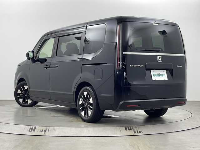 ホンダ ステップワゴン eHEV エアー 埼玉県 2022(令4)年 4万km クリスタルブラックパール 純正ナビ（Ｂｌｕｅｔｏｏｔｈ・ＳＤ・ＤＶＤ・ＣＤ・ＵＳＢ・ＴＶ）/前後ドライブレコーダー/全方位カメラ/ビルトインＥＴＣ/両側パワースライドドア/衝突軽減ブレーキ/先行車発進お知らせ機能/標識認識機能/横滑り防止装置/盗難防止装置/コーナーセンサー/パーキングセンサー/レーンキープアシスト/純正フロアマット/純正アルミホイール/純正ドアバイザー/ウィンカーミラー/フロントフォグランプ