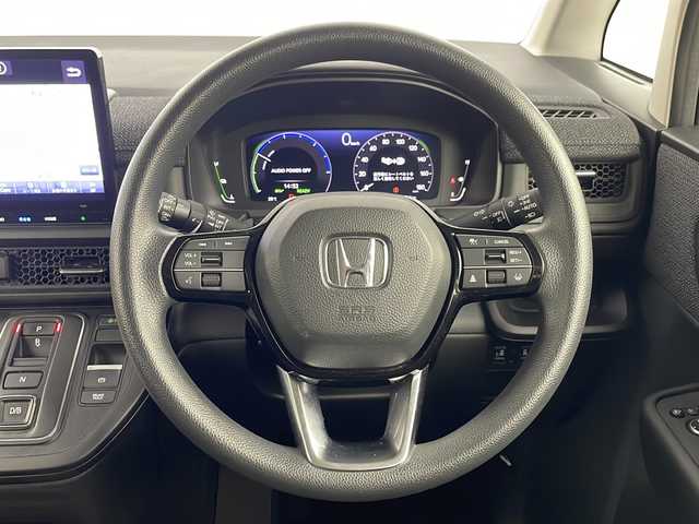 ホンダ ステップワゴン eHEV エアー 埼玉県 2022(令4)年 4万km クリスタルブラックパール 純正ナビ（Ｂｌｕｅｔｏｏｔｈ・ＳＤ・ＤＶＤ・ＣＤ・ＵＳＢ・ＴＶ）/前後ドライブレコーダー/全方位カメラ/ビルトインＥＴＣ/両側パワースライドドア/衝突軽減ブレーキ/先行車発進お知らせ機能/標識認識機能/横滑り防止装置/盗難防止装置/コーナーセンサー/パーキングセンサー/レーンキープアシスト/純正フロアマット/純正アルミホイール/純正ドアバイザー/ウィンカーミラー/フロントフォグランプ