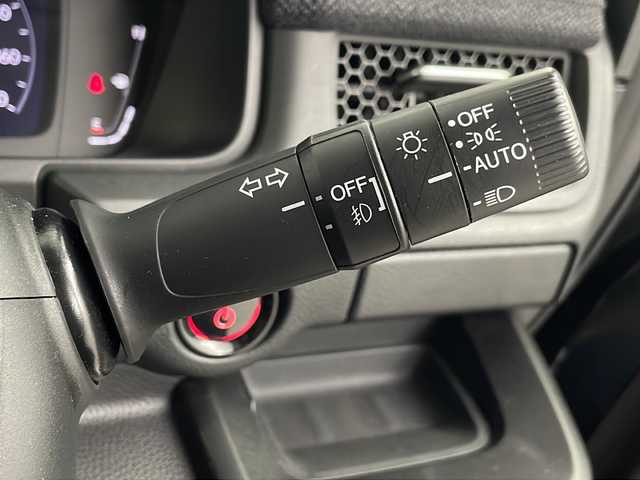 ホンダ ステップワゴン eHEV エアー 埼玉県 2022(令4)年 4万km クリスタルブラックパール 純正ナビ（Ｂｌｕｅｔｏｏｔｈ・ＳＤ・ＤＶＤ・ＣＤ・ＵＳＢ・ＴＶ）/前後ドライブレコーダー/全方位カメラ/ビルトインＥＴＣ/両側パワースライドドア/衝突軽減ブレーキ/先行車発進お知らせ機能/標識認識機能/横滑り防止装置/盗難防止装置/コーナーセンサー/パーキングセンサー/レーンキープアシスト/純正フロアマット/純正アルミホイール/純正ドアバイザー/ウィンカーミラー/フロントフォグランプ