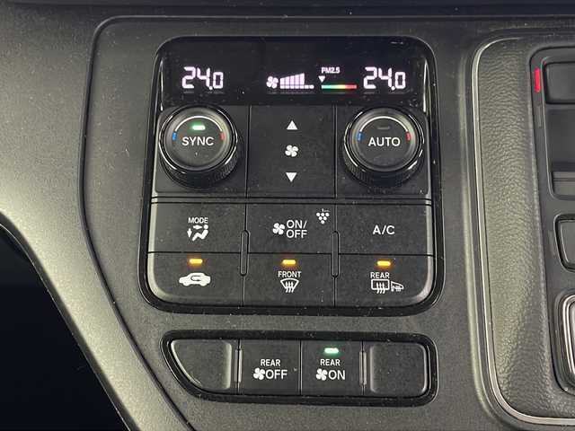 ホンダ ステップワゴン eHEV エアー 埼玉県 2022(令4)年 4万km クリスタルブラックパール 純正ナビ（Ｂｌｕｅｔｏｏｔｈ・ＳＤ・ＤＶＤ・ＣＤ・ＵＳＢ・ＴＶ）/前後ドライブレコーダー/全方位カメラ/ビルトインＥＴＣ/両側パワースライドドア/衝突軽減ブレーキ/先行車発進お知らせ機能/標識認識機能/横滑り防止装置/盗難防止装置/コーナーセンサー/パーキングセンサー/レーンキープアシスト/純正フロアマット/純正アルミホイール/純正ドアバイザー/ウィンカーミラー/フロントフォグランプ