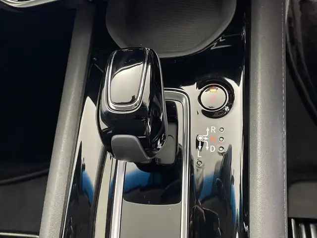 ホンダ ヴェゼル ハイブリッド Z ホンダセンシング 鹿児島県 2018(平30)年 5.4万km プラチナホワイトパール 純正SDナビ/（AM/FM/CD/DVD/Bluetooth/フルセグ）/バックカメラ/ホンダセンシング/レーダークルーズコントロール/レーンキープアシスト/衝突被害軽減ブレーキ/ビルトインETC/ステアリングリモコン/横滑り防止装置/ドアバイザー/フロアマット/スマートキー/電子パーキング
