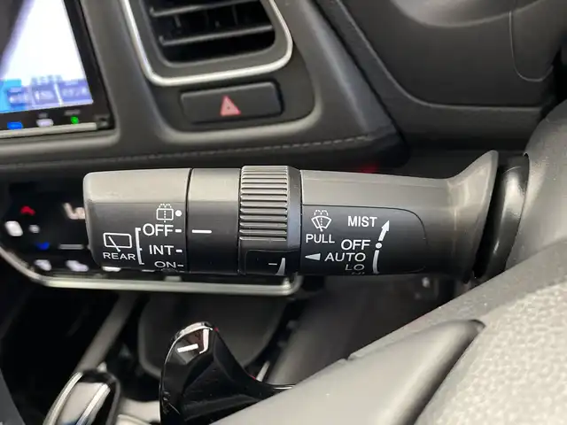ホンダ ヴェゼル ハイブリッド Z ホンダセンシング 鹿児島県 2018(平30)年 5.4万km プラチナホワイトパール 純正SDナビ/（AM/FM/CD/DVD/Bluetooth/フルセグ）/バックカメラ/ホンダセンシング/レーダークルーズコントロール/レーンキープアシスト/衝突被害軽減ブレーキ/ビルトインETC/ステアリングリモコン/横滑り防止装置/ドアバイザー/フロアマット/スマートキー/電子パーキング