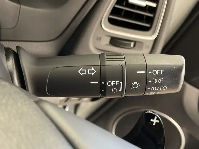 ホンダ ヴェゼル ハイブリッド Z ホンダセンシング 鹿児島県 2018(平30)年 5.4万km プラチナホワイトパール 純正SDナビ/（AM/FM/CD/DVD/Bluetooth/フルセグ）/バックカメラ/ホンダセンシング/レーダークルーズコントロール/レーンキープアシスト/衝突被害軽減ブレーキ/ビルトインETC/ステアリングリモコン/横滑り防止装置/ドアバイザー/フロアマット/スマートキー/電子パーキング