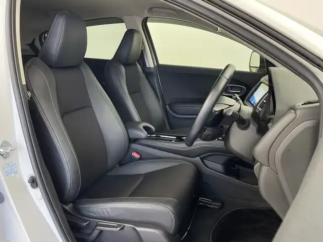 ホンダ ヴェゼル ハイブリッド Z ホンダセンシング 鹿児島県 2018(平30)年 5.4万km プラチナホワイトパール 純正SDナビ/（AM/FM/CD/DVD/Bluetooth/フルセグ）/バックカメラ/ホンダセンシング/レーダークルーズコントロール/レーンキープアシスト/衝突被害軽減ブレーキ/ビルトインETC/ステアリングリモコン/横滑り防止装置/ドアバイザー/フロアマット/スマートキー/電子パーキング