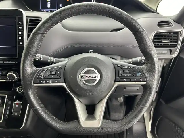 日産 セレナ ハイウェイスター V 大阪府 2021(令3)年 4.8万km ブリリアントホワイトパール セーフティパックA/・SRSカーテンエアバッグシステム/・サイドエアバッグシステム/・踏み間違い衝突防止アシスト/・インテリジェントパーキングアシスト/・標識検知/エマージェンシーブレーキ/側方支援/後側方支援/純正SDナビ/（CD/DVD/Bluetooth/フルセグTV）/アラウンドビューモニター/ETC/両側パワースライドドア/アイドリングストップ/ウィンカーミラー/LEDヘッドライト/フォグランプ/インテリジェントキー