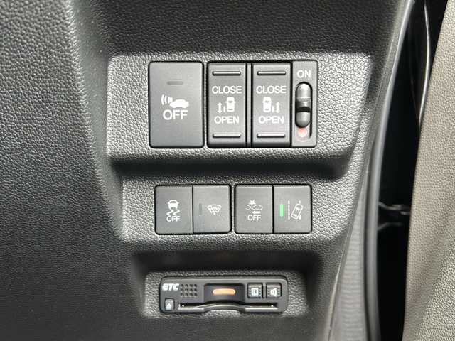 ホンダ フリード ハイブリット EX 静岡県 2018(平30)年 8.4万km プレミアムスパークルブラックパール 純正ナビ/・（CD/DVD/ラジオ）/主要装備/・クルーズコントロール/・衝突軽減ブレーキ/・レーンキープアシスト/・両側パワースライドドア/・バックカメラ/・フリップダウンモニター/・フロントデフォッガー/・シートヒーター/・ステアリングリモコン/・オートライト/・ETC