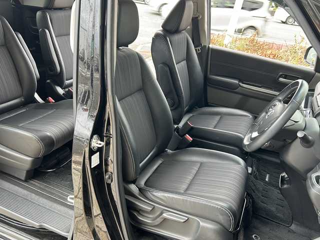 ホンダ フリード ハイブリット EX 静岡県 2018(平30)年 8.4万km プレミアムスパークルブラックパール 純正ナビ/・（CD/DVD/ラジオ）/主要装備/・クルーズコントロール/・衝突軽減ブレーキ/・レーンキープアシスト/・両側パワースライドドア/・バックカメラ/・フリップダウンモニター/・フロントデフォッガー/・シートヒーター/・ステアリングリモコン/・オートライト/・ETC