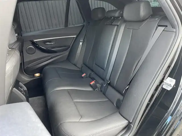 ＢＭＷ ３２０ｄ ツーリング セレブレーション E スタイルエッジ 福島県 2016(平28)年 6.1万km サファイアブラックP 400台限定車/インテリジェントセーフティ/アクティブクルーズコントロール/ブラックキドニーグリル/黒革シート/パワーシート/シートヒーター/純正ナビ/バックカメラ/社外フルセグTV/コンフォートアクセス/ミラー一体型ETC/LEDオートライト/電動リアゲート/純正１８インチAW/コーナーセンサー/パドルシフト/取扱説明書/保証書/スペアキー