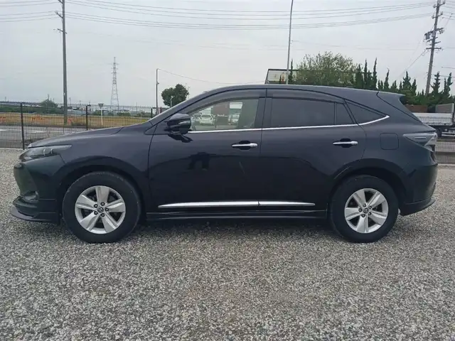 トヨタ ハリアー エレガンス 富山県 2014(平26)年 7.5万km スパークリングブラックパールクリスタルシャイン 〇アルパイン9インチナビ/〇フルセグTV/〇バックカメラ/〇ビルトインETC/〇SRSエアバッグ/〇LEDヘッドランプ/〇LEDフロントフォグランプ/〇左右独立温度調整オートエアコン/〇革巻きステアリング/〇革巻きシフトノブ/〇ブラック合皮/ファブリックコンビシート/〇運転席パワーシート/〇純正17インチアルミホイール/〇スマートエントリー/スタートシステム/〇スペアタイヤ/スペアキー/〇禁煙車