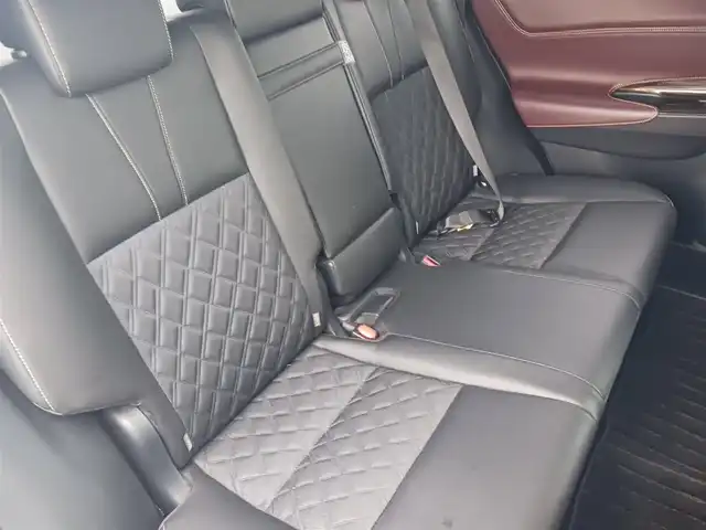 トヨタ ハリアー エレガンス 富山県 2014(平26)年 7.5万km スパークリングブラックパールクリスタルシャイン 〇アルパイン9インチナビ/〇フルセグTV/〇バックカメラ/〇ビルトインETC/〇SRSエアバッグ/〇LEDヘッドランプ/〇LEDフロントフォグランプ/〇左右独立温度調整オートエアコン/〇革巻きステアリング/〇革巻きシフトノブ/〇ブラック合皮/ファブリックコンビシート/〇運転席パワーシート/〇純正17インチアルミホイール/〇スマートエントリー/スタートシステム/〇スペアタイヤ/スペアキー/〇禁煙車