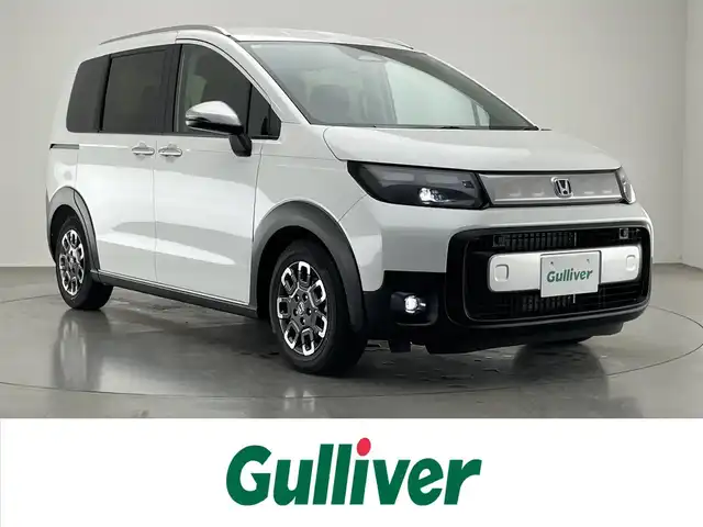 ホンダ フリード ハイブリット e:HEV クロスター 愛知県 2025(令7)年 0.1千km プラチナホワイトパール 登録済未使用車　純正９型ナビ　フルセグＴＶ　Ｂｌｕｅｔｏｏｔｈ　ＵＳＢ　ＢＳＭ　シートヒーター　ハーフレザー　両側パワースライドドア　ホンダセンシング　衝突軽減　追従クルコン　ＬＥＤオートライト　禁煙/e:HEV クロスター　2LE40P3　6人　9インチナビ　LXM-242ZFNI(207680円)