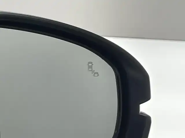 ホンダ フリード ハイブリット e:HEV クロスター 愛知県 2025(令7)年 0.1千km プラチナホワイトパール 登録済未使用車　純正９型ナビ　フルセグＴＶ　Ｂｌｕｅｔｏｏｔｈ　ＵＳＢ　ＢＳＭ　シートヒーター　ハーフレザー　両側パワースライドドア　ホンダセンシング　衝突軽減　追従クルコン　ＬＥＤオートライト　禁煙/e:HEV クロスター　2LE40P3　6人　9インチナビ　LXM-242ZFNI(207680円)