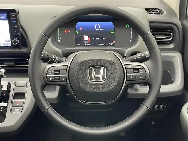 ホンダ フリード ハイブリット e:HEV クロスター 愛知県 2025(令7)年 0.1千km プラチナホワイトパール 登録済未使用車　純正９型ナビ　フルセグＴＶ　Ｂｌｕｅｔｏｏｔｈ　ＵＳＢ　ＢＳＭ　シートヒーター　ハーフレザー　両側パワースライドドア　ホンダセンシング　衝突軽減　追従クルコン　ＬＥＤオートライト　禁煙/e:HEV クロスター　2LE40P3　6人　9インチナビ　LXM-242ZFNI(207680円)