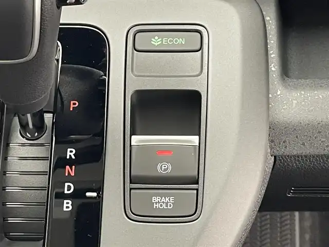 ホンダ フリード ハイブリット e:HEV クロスター 愛知県 2025(令7)年 0.1千km プラチナホワイトパール 登録済未使用車　純正９型ナビ　フルセグＴＶ　Ｂｌｕｅｔｏｏｔｈ　ＵＳＢ　ＢＳＭ　シートヒーター　ハーフレザー　両側パワースライドドア　ホンダセンシング　衝突軽減　追従クルコン　ＬＥＤオートライト　禁煙/e:HEV クロスター　2LE40P3　6人　9インチナビ　LXM-242ZFNI(207680円)