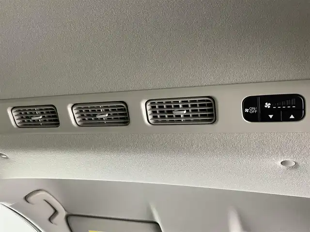 ホンダ フリード ハイブリット e:HEV クロスター 愛知県 2025(令7)年 0.1千km プラチナホワイトパール 登録済未使用車　純正９型ナビ　フルセグＴＶ　Ｂｌｕｅｔｏｏｔｈ　ＵＳＢ　ＢＳＭ　シートヒーター　ハーフレザー　両側パワースライドドア　ホンダセンシング　衝突軽減　追従クルコン　ＬＥＤオートライト　禁煙/e:HEV クロスター　2LE40P3　6人　9インチナビ　LXM-242ZFNI(207680円)