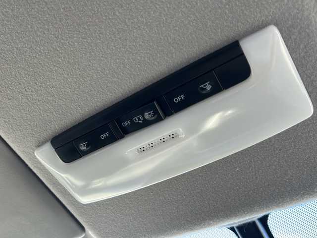 日産 セレナ e－パワー ハイウェイスター V 岐阜県 2018(平30)年 7.8万km シャイニングブルー 登録時走行距離：77900km/純正ワイドナビ/アラウンドビューモニター/フルセグテレビ・Bluetooth ・CD/フリップダウンモニター/セーフティーパックB/レーダークルーズコントロール/前後コーナーセンサー/両側パワースライドドア/LEDヘッドライト/フォグライト/オートライト/ステアリングヒーター/アイドリングストップ/純正アルミホイール/ドアバイザー/プッシュスタート/スマートキー/スペアキー/取扱説明書