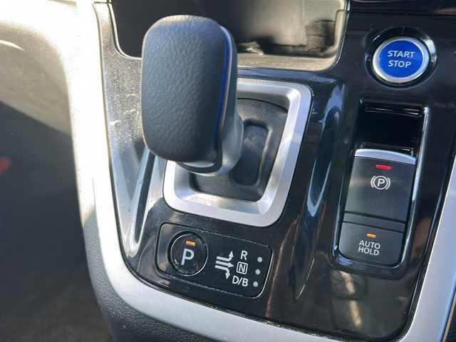 日産 セレナ e－パワー ハイウェイスター V 岐阜県 2018(平30)年 7.8万km シャイニングブルー 登録時走行距離：77900km/純正ワイドナビ/アラウンドビューモニター/フルセグテレビ・Bluetooth ・CD/フリップダウンモニター/セーフティーパックB/レーダークルーズコントロール/前後コーナーセンサー/両側パワースライドドア/LEDヘッドライト/フォグライト/オートライト/ステアリングヒーター/アイドリングストップ/純正アルミホイール/ドアバイザー/プッシュスタート/スマートキー/スペアキー/取扱説明書