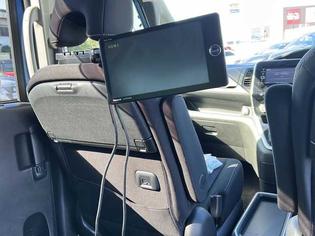 日産 セレナ e－パワー ハイウェイスター V 岐阜県 2018(平30)年 7.8万km シャイニングブルー 登録時走行距離：77900km/純正ワイドナビ/アラウンドビューモニター/フルセグテレビ・Bluetooth ・CD/フリップダウンモニター/セーフティーパックB/レーダークルーズコントロール/前後コーナーセンサー/両側パワースライドドア/LEDヘッドライト/フォグライト/オートライト/ステアリングヒーター/アイドリングストップ/純正アルミホイール/ドアバイザー/プッシュスタート/スマートキー/スペアキー/取扱説明書