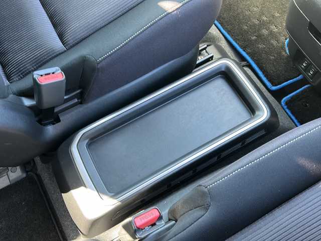 日産 セレナ e－パワー ハイウェイスター V 岐阜県 2018(平30)年 7.8万km シャイニングブルー 登録時走行距離：77900km/純正ワイドナビ/アラウンドビューモニター/フルセグテレビ・Bluetooth ・CD/フリップダウンモニター/セーフティーパックB/レーダークルーズコントロール/前後コーナーセンサー/両側パワースライドドア/LEDヘッドライト/フォグライト/オートライト/ステアリングヒーター/アイドリングストップ/純正アルミホイール/ドアバイザー/プッシュスタート/スマートキー/スペアキー/取扱説明書