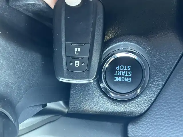 トヨタ ＲＡＶ４ X 大阪府 2022(令4)年 3.2万km アティチュードブラックマイカ 9型ナビ付ディスプレイオーディオ/バックカメラ/ブラインドスポットモニター/リフトアップ（エスペリアST-6071/約25mm)/レーダークルーズコントロール/衝突被害軽減システム/横滑り防止装置/レーンキープアシスト/コーナーセンサー/ワンオーナー/社外アルミホイール/純正アルミホイール有（サマータイヤ付き）/純正LEDライト/純正フロアマット/ドライブレコーダー前後/ETC/保証書/取扱説明書