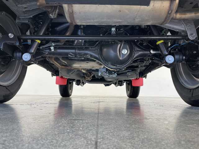 スズキ ジムニー XG 長野県 2023(令5)年 0.7万km シルキーシルバーメタリック 4WD/社外オーディオ（型番：U330BTH)/ETC/純正フロアマット/16インチ純正アルミホイール/盗難防止装置/ABS/横滑り防止装置/ダウンヒルアシストコントロール/オートライト/フォグランプ/マッドフラップ/ライトレベライザー/保証書/説明書/スペアキー