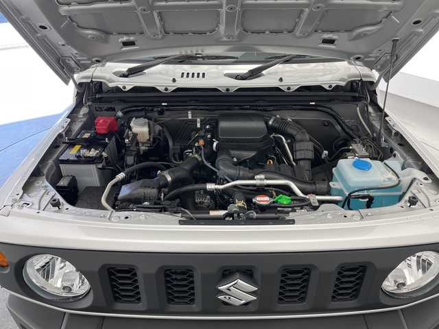 スズキ ジムニー XG 長野県 2023(令5)年 0.7万km シルキーシルバーメタリック 4WD/社外オーディオ（型番：U330BTH)/ETC/純正フロアマット/16インチ純正アルミホイール/盗難防止装置/ABS/横滑り防止装置/ダウンヒルアシストコントロール/オートライト/フォグランプ/マッドフラップ/ライトレベライザー/保証書/説明書/スペアキー