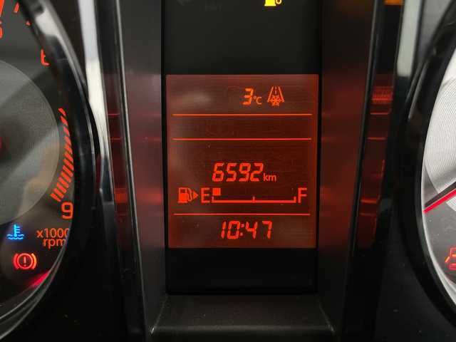 スズキ ジムニー XG 長野県 2023(令5)年 0.7万km シルキーシルバーメタリック 4WD/社外オーディオ（型番：U330BTH)/ETC/純正フロアマット/16インチ純正アルミホイール/盗難防止装置/ABS/横滑り防止装置/ダウンヒルアシストコントロール/オートライト/フォグランプ/マッドフラップ/ライトレベライザー/保証書/説明書/スペアキー