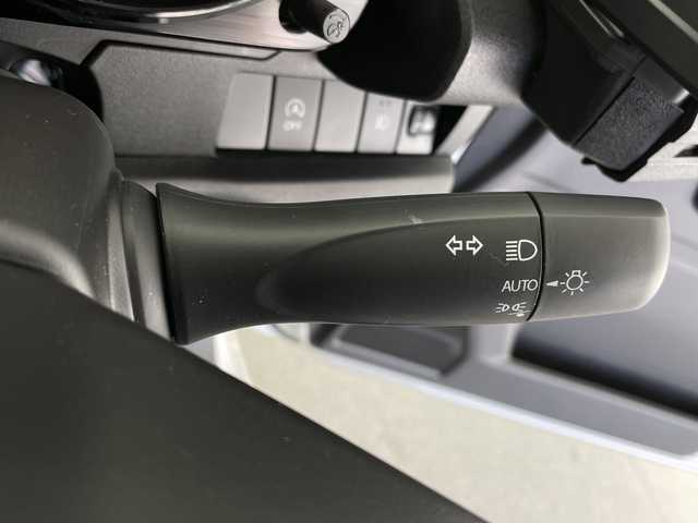 スズキ ジムニー XG 長野県 2023(令5)年 0.7万km シルキーシルバーメタリック 4WD/社外オーディオ（型番：U330BTH)/ETC/純正フロアマット/16インチ純正アルミホイール/盗難防止装置/ABS/横滑り防止装置/ダウンヒルアシストコントロール/オートライト/フォグランプ/マッドフラップ/ライトレベライザー/保証書/説明書/スペアキー