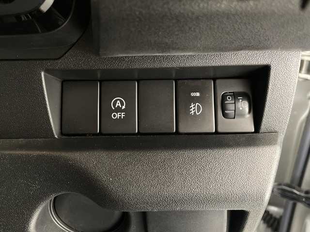 スズキ ジムニー XG 長野県 2023(令5)年 0.7万km シルキーシルバーメタリック 4WD/社外オーディオ（型番：U330BTH)/ETC/純正フロアマット/16インチ純正アルミホイール/盗難防止装置/ABS/横滑り防止装置/ダウンヒルアシストコントロール/オートライト/フォグランプ/マッドフラップ/ライトレベライザー/保証書/説明書/スペアキー