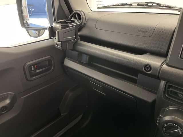 スズキ ジムニー XG 長野県 2023(令5)年 0.7万km シルキーシルバーメタリック 4WD/社外オーディオ（型番：U330BTH)/ETC/純正フロアマット/16インチ純正アルミホイール/盗難防止装置/ABS/横滑り防止装置/ダウンヒルアシストコントロール/オートライト/フォグランプ/マッドフラップ/ライトレベライザー/保証書/説明書/スペアキー