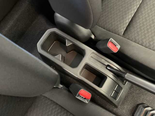 スズキ ジムニー XG 長野県 2023(令5)年 0.7万km シルキーシルバーメタリック 4WD/社外オーディオ（型番：U330BTH)/ETC/純正フロアマット/16インチ純正アルミホイール/盗難防止装置/ABS/横滑り防止装置/ダウンヒルアシストコントロール/オートライト/フォグランプ/マッドフラップ/ライトレベライザー/保証書/説明書/スペアキー