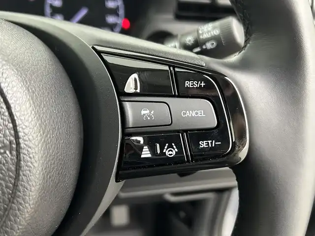 ホンダ ヴェゼル ハイブリッド e:HEV X HuNTパッケージ 岡山県 2024(令6)年 0.3万km グレー 純正９インチナビ　(VXU-２４５VZi)/【CD/DVD/BT/SD/フルセグ/Carplay】/ＬＥＤヘッドライト　/レーダークルーズコントロール/バックカメラ　/コーナーセンサー/オートハイビーム　/スマートキー　/スペアキー×1/レーンキープアシスト　/ミュージックサーバー　/フォグランプ/禁煙車/オートブレーキホールド/パドルシフト