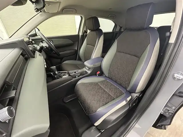 ホンダ ヴェゼル ハイブリッド e:HEV X HuNTパッケージ 岡山県 2024(令6)年 0.3万km グレー 純正９インチナビ　(VXU-２４５VZi)/【CD/DVD/BT/SD/フルセグ/Carplay】/ＬＥＤヘッドライト　/レーダークルーズコントロール/バックカメラ　/コーナーセンサー/オートハイビーム　/スマートキー　/スペアキー×1/レーンキープアシスト　/ミュージックサーバー　/フォグランプ/禁煙車/オートブレーキホールド/パドルシフト