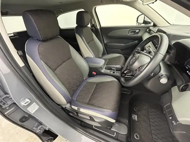 ホンダ ヴェゼル ハイブリッド e:HEV X HuNTパッケージ 岡山県 2024(令6)年 0.3万km グレー 純正９インチナビ　(VXU-２４５VZi)/【CD/DVD/BT/SD/フルセグ/Carplay】/ＬＥＤヘッドライト　/レーダークルーズコントロール/バックカメラ　/コーナーセンサー/オートハイビーム　/スマートキー　/スペアキー×1/レーンキープアシスト　/ミュージックサーバー　/フォグランプ/禁煙車/オートブレーキホールド/パドルシフト