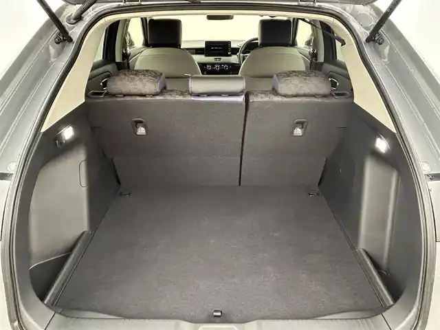 ホンダ ヴェゼル ハイブリッド e:HEV X HuNTパッケージ 岡山県 2024(令6)年 0.3万km グレー 純正９インチナビ　(VXU-２４５VZi)/【CD/DVD/BT/SD/フルセグ/Carplay】/ＬＥＤヘッドライト　/レーダークルーズコントロール/バックカメラ　/コーナーセンサー/オートハイビーム　/スマートキー　/スペアキー×1/レーンキープアシスト　/ミュージックサーバー　/フォグランプ/禁煙車/オートブレーキホールド/パドルシフト