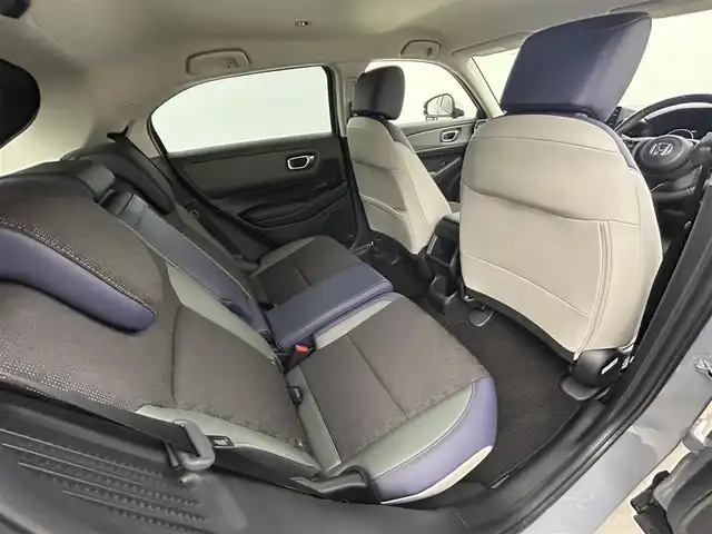 ホンダ ヴェゼル ハイブリッド e:HEV X HuNTパッケージ 岡山県 2024(令6)年 0.3万km グレー 純正９インチナビ　(VXU-２４５VZi)/【CD/DVD/BT/SD/フルセグ/Carplay】/ＬＥＤヘッドライト　/レーダークルーズコントロール/バックカメラ　/コーナーセンサー/オートハイビーム　/スマートキー　/スペアキー×1/レーンキープアシスト　/ミュージックサーバー　/フォグランプ/禁煙車/オートブレーキホールド/パドルシフト