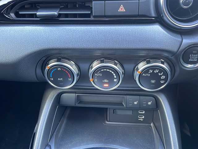 マツダ ロードスター 茨城県 2025(令7)年 0.5万km ガンＭ ワンオーナー/バックカメラ/シートヒーター/LEDオートライト/ダイナミックスタビリティコントロール/交通標識認識システム/標識連動車速設定/スマートブレーキサポート/操作確認者/スマートキー/純正ナビ/　　【BT/フルセグ/Andoroid Auto/Apple Car Play】/パーキングセンサー/レーダークルーズコントロール/前方ドライブレコーダー/オートマチックハイビーム/車間制御/サンルーフ/純正16インチアルミホイール/コーナーセンサー