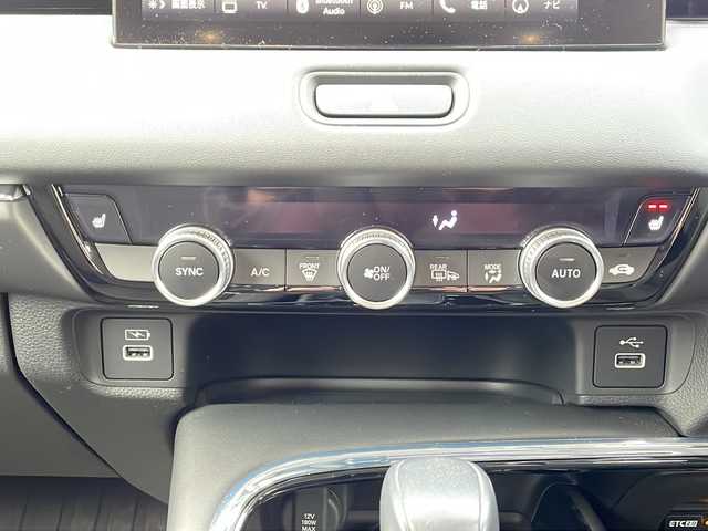 ホンダ ヴェゼル ハイブリッド e:HEV Z 青森県 2021(令3)年 5.1万km プレミアムクリスタルレッドM ・寒冷地仕様/・4WD/・純正ナビ/・AM/FM/BT/フルセグ/・全方位バックカメラ/・横滑り防止装置/・衝突被害軽減ブレーキ/・レーンキープアシスト/・クルーズコントロール追従/・ブライドスポットモニター/・コーナーセンサー/・パドルシフト/・前後ドライブレコーダー/・ETC2.0/・ハーフレザーシート/・LEDヘッドライト/・パワーバックドア/・シートヒーター/・ステアリングヒーター/・ワイヤレス充電/・オートライト/・USBソケット/・純正フロアマット/・純正夏タイヤ16インチAW積込/・保証書/取説