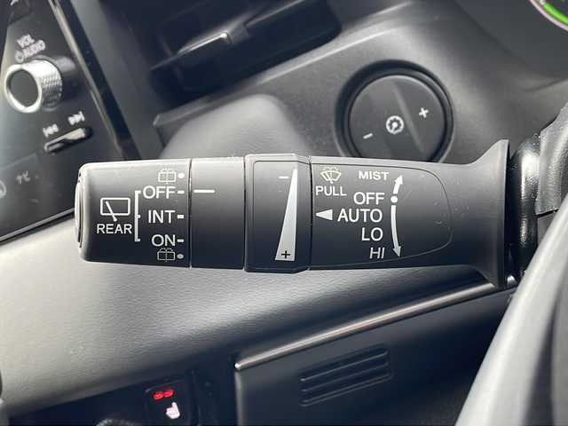 ホンダ ヴェゼル ハイブリッド e:HEV Z 青森県 2021(令3)年 5.1万km プレミアムクリスタルレッドM ・寒冷地仕様/・4WD/・純正ナビ/・AM/FM/BT/フルセグ/・全方位バックカメラ/・横滑り防止装置/・衝突被害軽減ブレーキ/・レーンキープアシスト/・クルーズコントロール追従/・ブライドスポットモニター/・コーナーセンサー/・パドルシフト/・前後ドライブレコーダー/・ETC2.0/・ハーフレザーシート/・LEDヘッドライト/・パワーバックドア/・シートヒーター/・ステアリングヒーター/・ワイヤレス充電/・オートライト/・USBソケット/・純正フロアマット/・純正夏タイヤ16インチAW積込/・保証書/取説