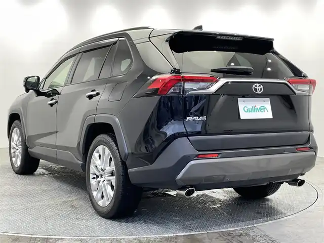 トヨタ ＲＡＶ４ G Zパッケージ 栃木県 2019(令1)年 1.8万km アティチュードブラックマイカ ４WD/純正ナビ/（CD/DVD/Bluetooth/HDMI）/バックカメラ/トヨタセーフティセンス/・プリクラッシュセーフティ/・レーントレーシングアシスト/・レーダークルーズコントロール/・ロードサインアシスト/・オートマチックハイビーム/前後コーナーセンサー/ビルトインETC2.0/前後コーナーセンサー/パワーバックドア/運転席パワーシート/前席シートヒーター/ルーフレール/LEDヘッドライト/オートライト/フロントフォグライト/横滑り防止装置/スマートキー/プッシュスタート/アイドリングストップ/ステアリングスイッチ/革巻きステアリング/ウインカーミラー/電動格納ミラー/純正19インチアルミホイール/純正フロアマット