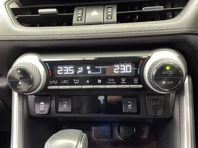 トヨタ ＲＡＶ４ G Zパッケージ 栃木県 2019(令1)年 1.8万km アティチュードブラックマイカ ４WD/純正ナビ/（CD/DVD/Bluetooth/HDMI）/バックカメラ/トヨタセーフティセンス/・プリクラッシュセーフティ/・レーントレーシングアシスト/・レーダークルーズコントロール/・ロードサインアシスト/・オートマチックハイビーム/前後コーナーセンサー/ビルトインETC2.0/前後コーナーセンサー/パワーバックドア/運転席パワーシート/前席シートヒーター/ルーフレール/LEDヘッドライト/オートライト/フロントフォグライト/横滑り防止装置/スマートキー/プッシュスタート/アイドリングストップ/ステアリングスイッチ/革巻きステアリング/ウインカーミラー/電動格納ミラー/純正19インチアルミホイール/純正フロアマット