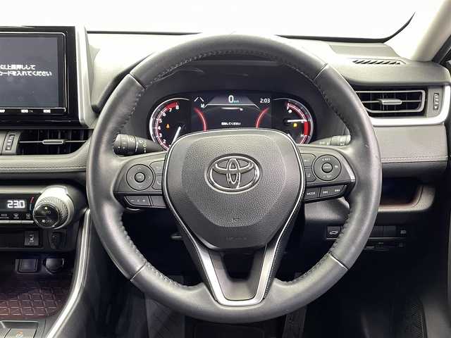 トヨタ ＲＡＶ４ G Zパッケージ 栃木県 2019(令1)年 1.8万km アティチュードブラックマイカ ４WD/純正ナビ/（CD/DVD/Bluetooth/HDMI）/バックカメラ/トヨタセーフティセンス/・プリクラッシュセーフティ/・レーントレーシングアシスト/・レーダークルーズコントロール/・ロードサインアシスト/・オートマチックハイビーム/前後コーナーセンサー/ビルトインETC2.0/前後コーナーセンサー/パワーバックドア/運転席パワーシート/前席シートヒーター/ルーフレール/LEDヘッドライト/オートライト/フロントフォグライト/横滑り防止装置/スマートキー/プッシュスタート/アイドリングストップ/ステアリングスイッチ/革巻きステアリング/ウインカーミラー/電動格納ミラー/純正19インチアルミホイール/純正フロアマット