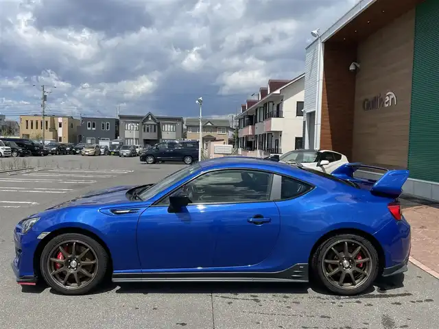 スバル ＢＲＺ STIスポーツ 道央・札幌 2018(平30)年 7.8万km WRブルーパール ・ナビ/フルセグ/CD/DVD/Bluetooth/・バックカメラ/・前方ドラレコ/・ETC2.0/・LEDヘッドライト/・ブレンボブレーキキャリパー/・社外LEDライト/・リアフォグランプ/・ハーフレザーシート/・前席シートヒーター/・ブレンボキャリパー/・大型リアスポイラー/・RAZOシフトノブ/・純正AW＋ノーマルタイヤ車載