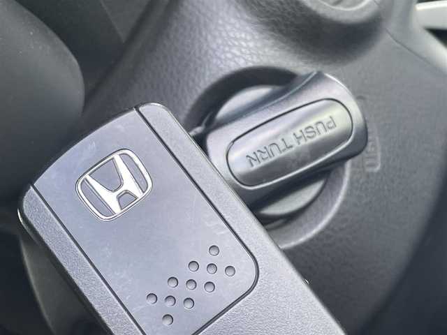 ホンダ ステップワゴン スパーダ Z 福岡県 2014(平26)年 9.2万km プレミアムスパークルブラックパール (株)IDOMが運営する【じしゃロン八幡西店】の自社ローン専用車両になります。こちらは現金またはオートローンご利用時の価格です。自社ローンご希望の方は別途その旨お申付け下さい/フリップダウンモニター　/社外ナビ（ＡＶＩＣ－ＨＲＺ９００）　/バックカメラ/両側パワースライドドア　　/ＨＩＤヘッドライト　クルーズコントロール　/パドルシフト　/スマートキー　/ＥＴＣ　/オートライト　/純正ＡＷ