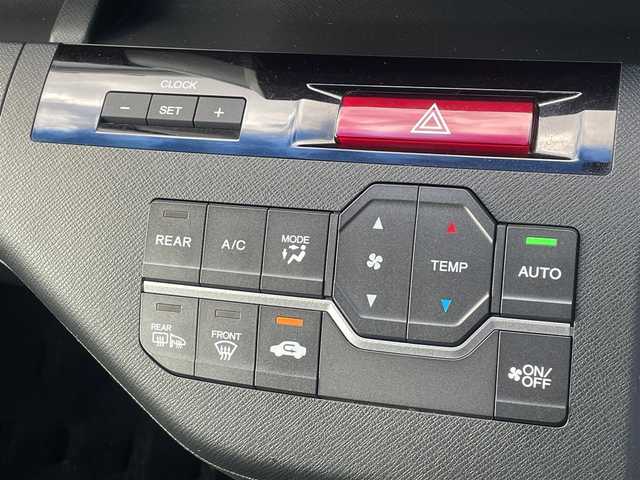 ホンダ ステップワゴン スパーダ Z 福岡県 2014(平26)年 9.2万km プレミアムスパークルブラックパール (株)IDOMが運営する【じしゃロン八幡西店】の自社ローン専用車両になります。こちらは現金またはオートローンご利用時の価格です。自社ローンご希望の方は別途その旨お申付け下さい/フリップダウンモニター　/社外ナビ（ＡＶＩＣ－ＨＲＺ９００）　/バックカメラ/両側パワースライドドア　　/ＨＩＤヘッドライト　クルーズコントロール　/パドルシフト　/スマートキー　/ＥＴＣ　/オートライト　/純正ＡＷ