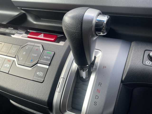 ホンダ ステップワゴン スパーダ Z 福岡県 2014(平26)年 9.2万km プレミアムスパークルブラックパール (株)IDOMが運営する【じしゃロン八幡西店】の自社ローン専用車両になります。こちらは現金またはオートローンご利用時の価格です。自社ローンご希望の方は別途その旨お申付け下さい/フリップダウンモニター　/社外ナビ（ＡＶＩＣ－ＨＲＺ９００）　/バックカメラ/両側パワースライドドア　　/ＨＩＤヘッドライト　クルーズコントロール　/パドルシフト　/スマートキー　/ＥＴＣ　/オートライト　/純正ＡＷ