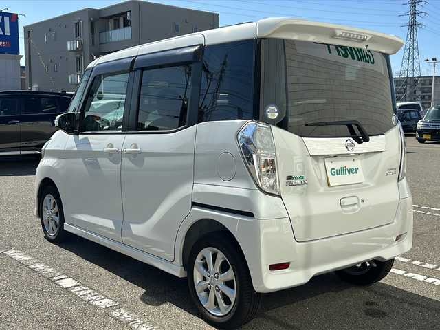 日産 デイズ ルークス ハイウェイスターX 石川県 2017(平29)年 0.9万km ホワイトパール 純正ナビ（DVD再生機能有）/Bluetooth/全方位カメラ/フルセグTV/ドライブレコーダー/片側パワースライドドア」/LEDヘッドライト/W＋サイドエアバッグ/横滑り防止装置/スマートキー